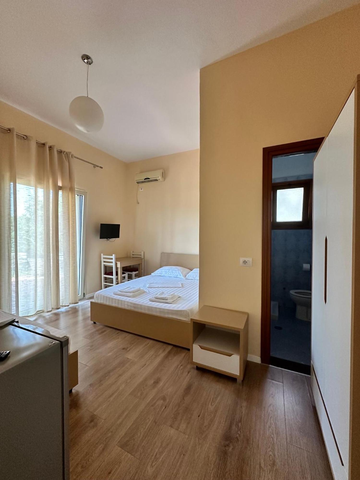 Maria Rentals Radhimë Extérieur photo
